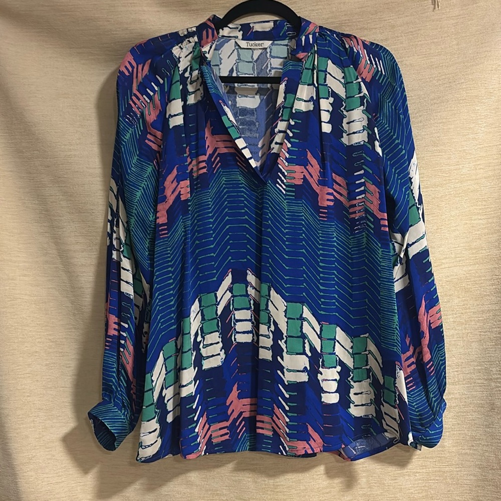 Tucker Silk and Spandex Blouse Size‎ S